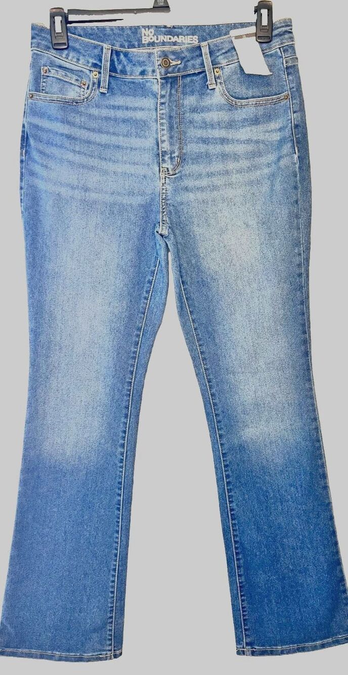 No Boundaries Medium Wash bootcut Denim Jeans NWT Size 12